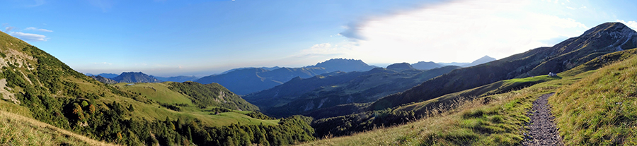 Dal Passo di Sodadura sul sent. 9DOL per i Piani d'Alben e Rif. Gherardi